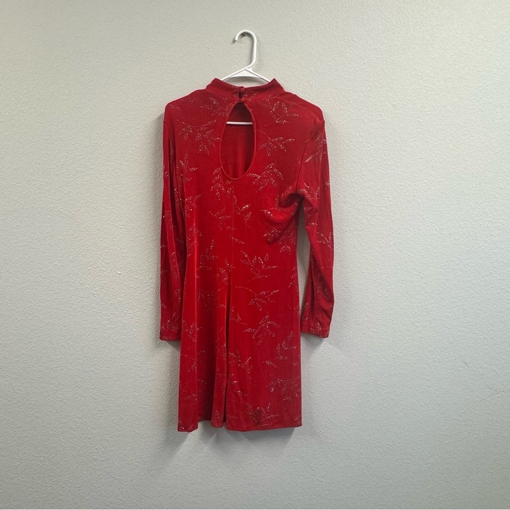 Elegant Red Long-Sleeve Dress - Picture 3 of 8